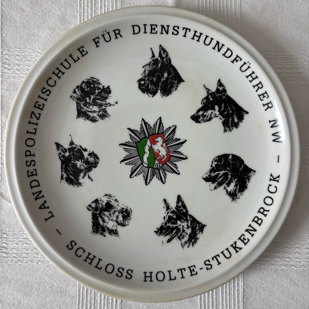 Schloss Holte-Stukenbrock

 "Landespolizeischule..." wall plate.